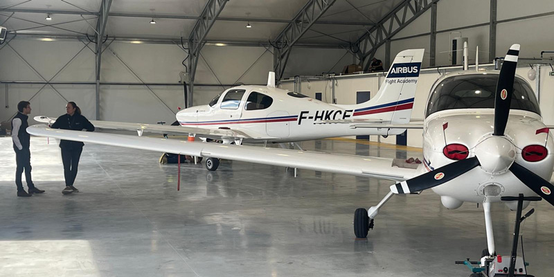 HANGARS POUR AVIONS