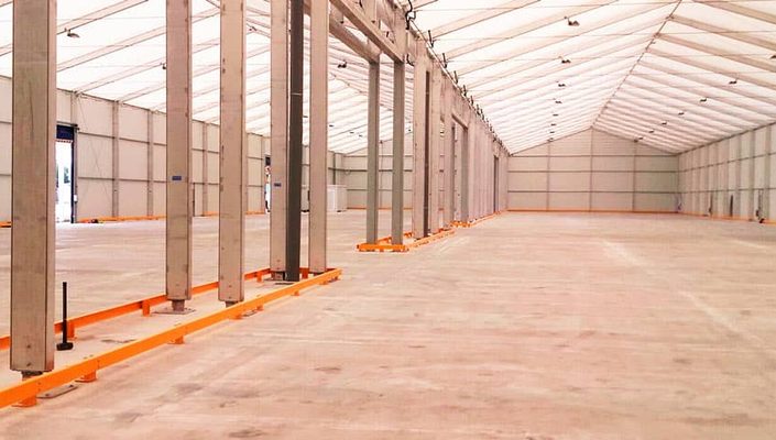 Intérieur d’un bâtiment démontable en aluminium - ALUSPACE