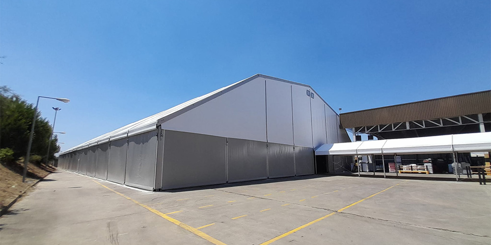 Utilisation des chapiteaux industriels pour le stockage