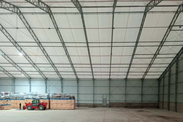 Bâtiment industriel destiné au stockage de produits et de matières premières