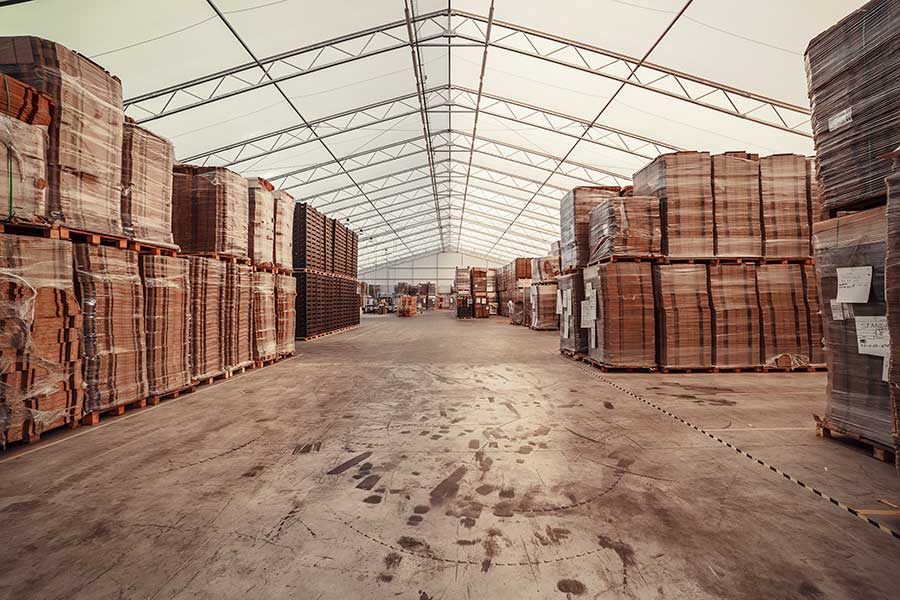 Utilisation des chapiteaux industriels pour le stockage