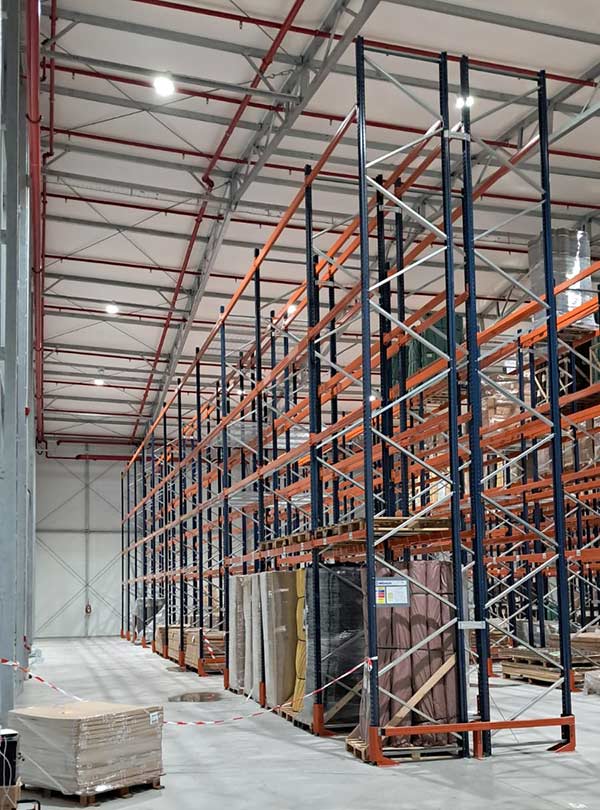 Utilisation des chapiteaux industriels pour le stockage