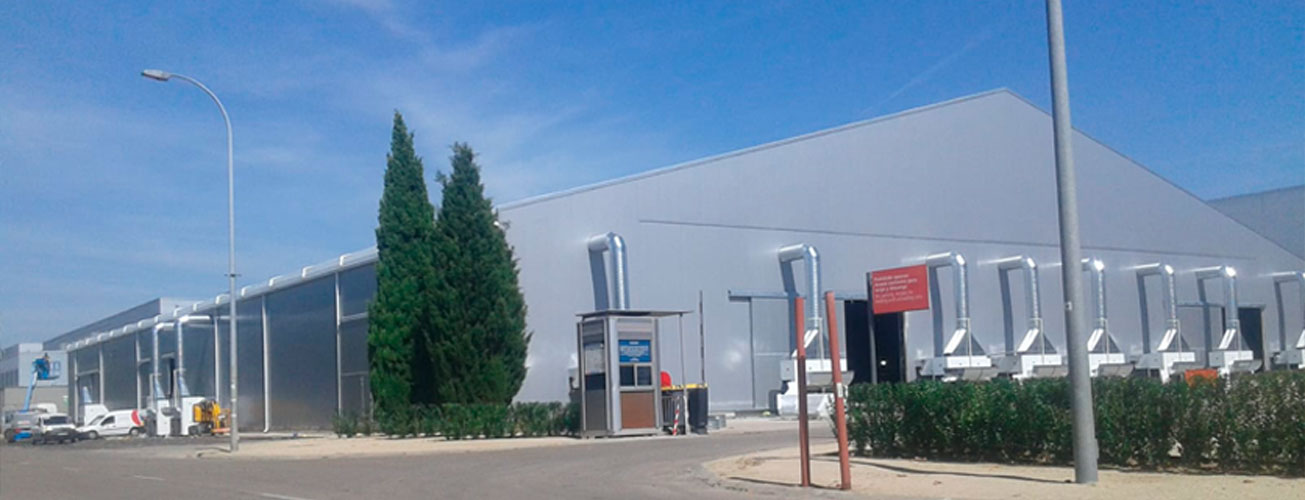 Utilisation des chapiteaux industriels pour le stockage