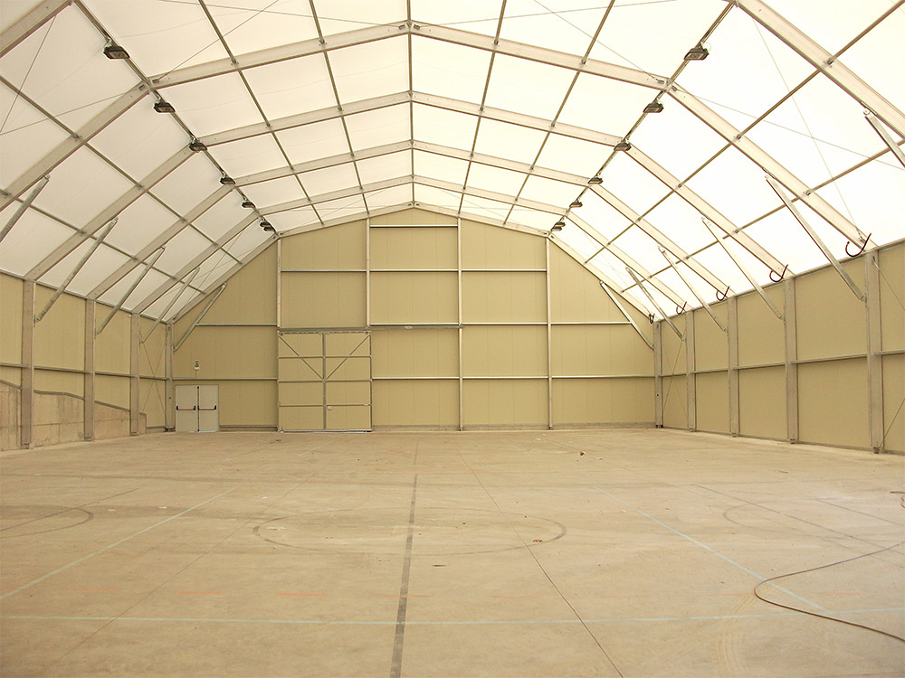 Bâtiment sportif préfabriqué à structure en acier