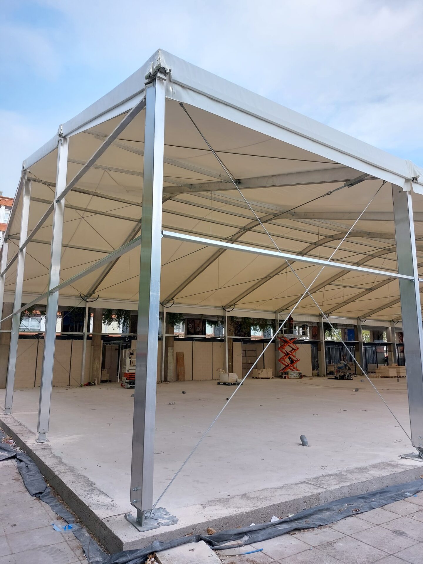 Structure ouverte d'un bâtiment préfabriqué pour un marché municipal