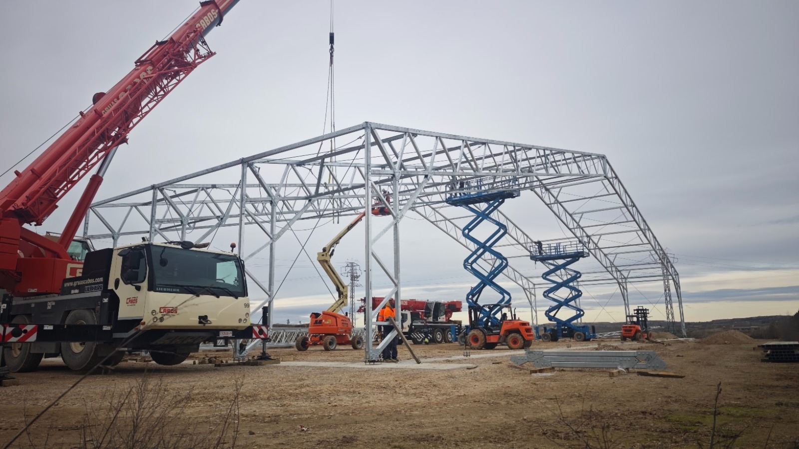 Toiture à résistance moyenne ou élevée pour bâtiment préfabriqué
