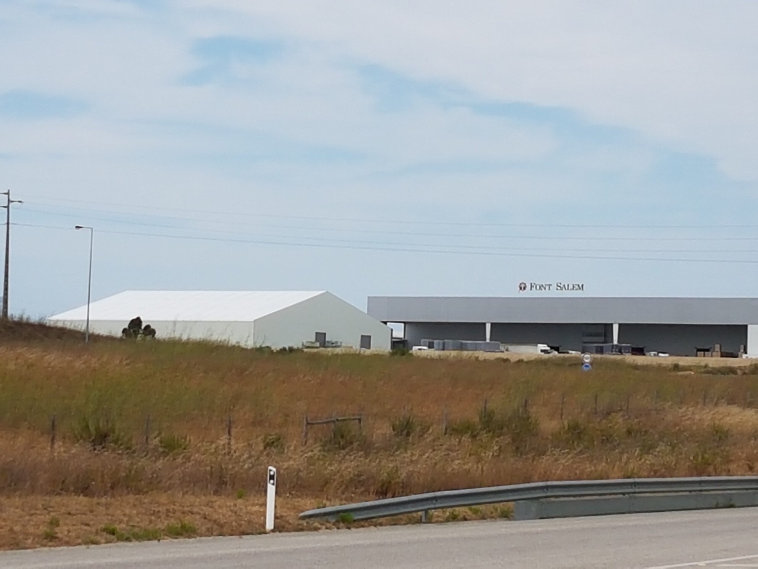 Bâtiment préfabriqué à espace ouvert ou compartimenté