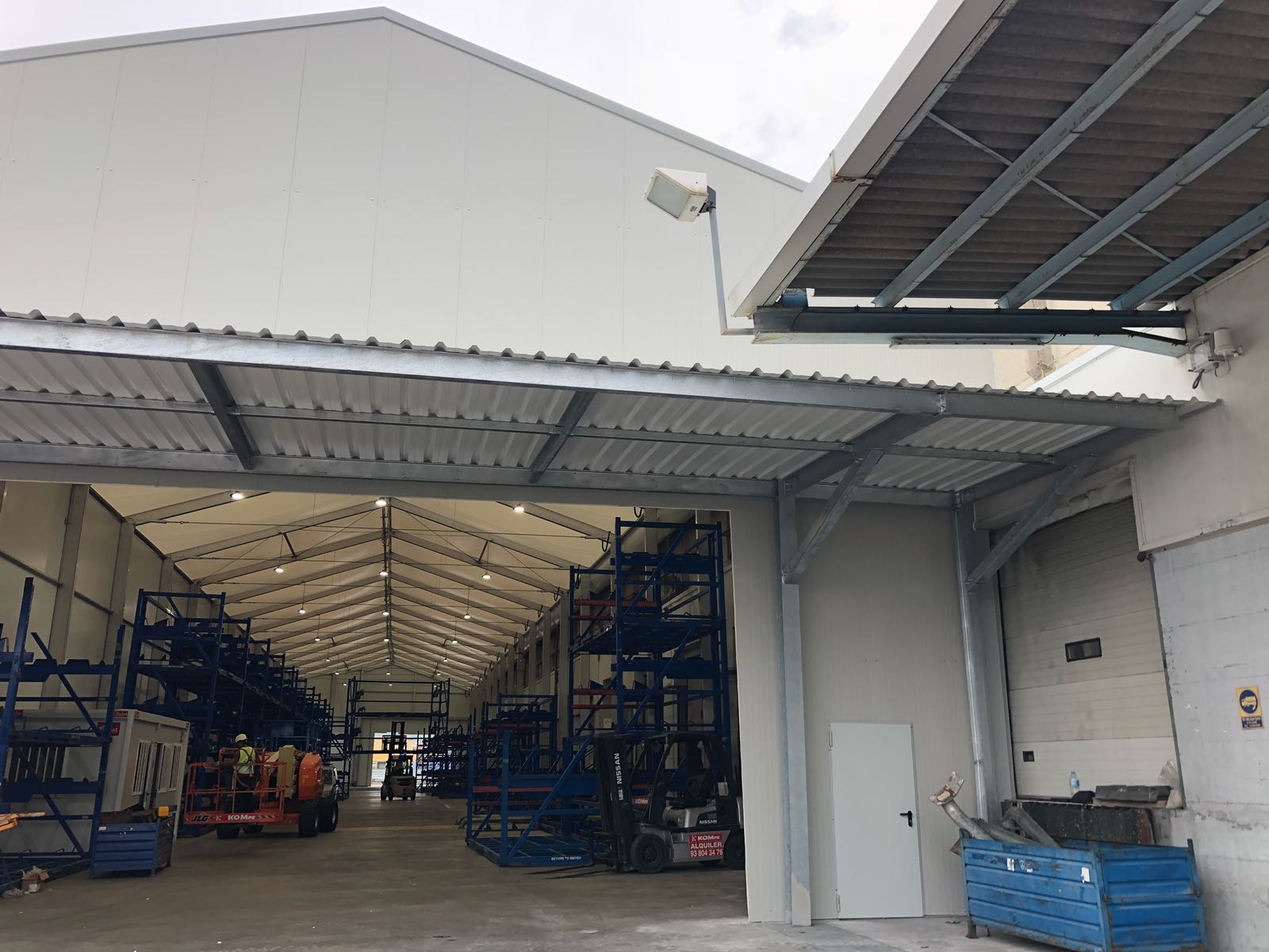 Structure en acier ou en aluminium pour un bâtiment préfabriqué