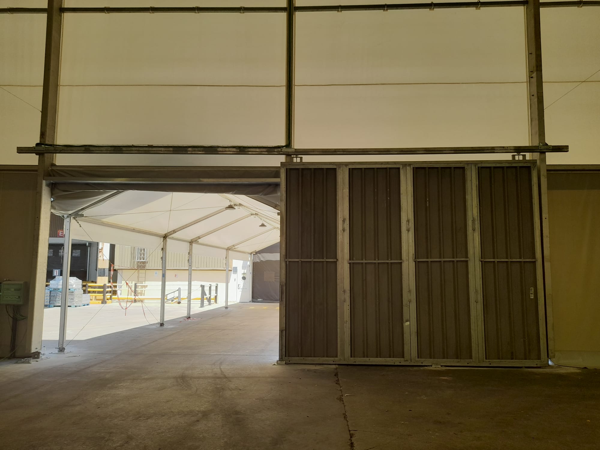 Toiture à résistance moyenne ou élevée pour bâtiment préfabriqué