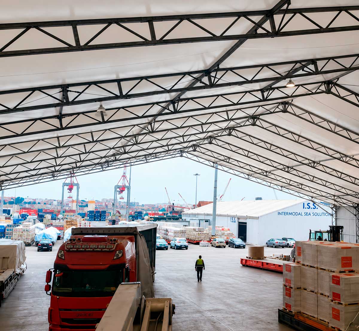 Bâtiment démontable en aluminium dans un terminal portuaire