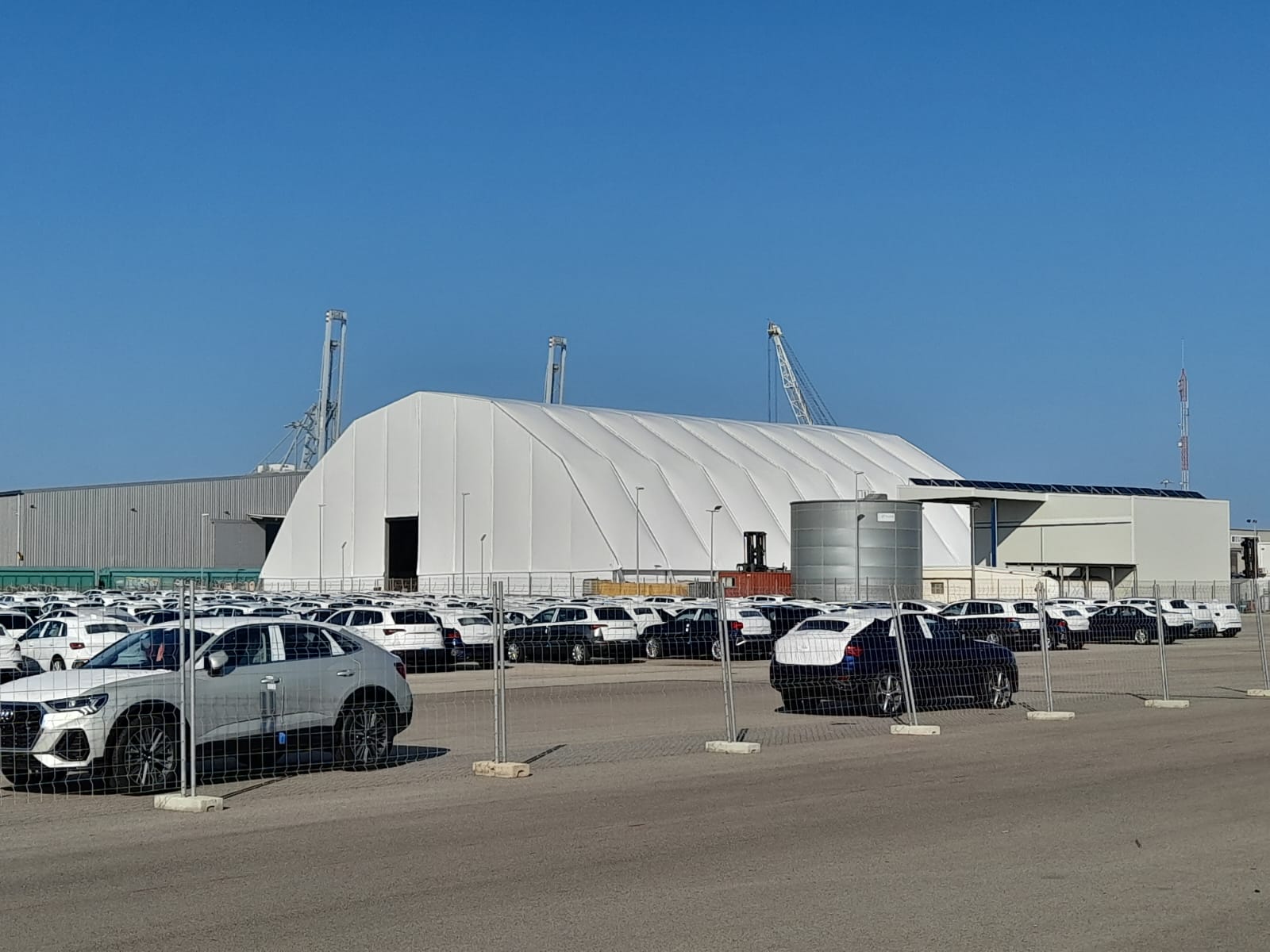 Bâtiment préfabriqué à espace ouvert ou compartimenté