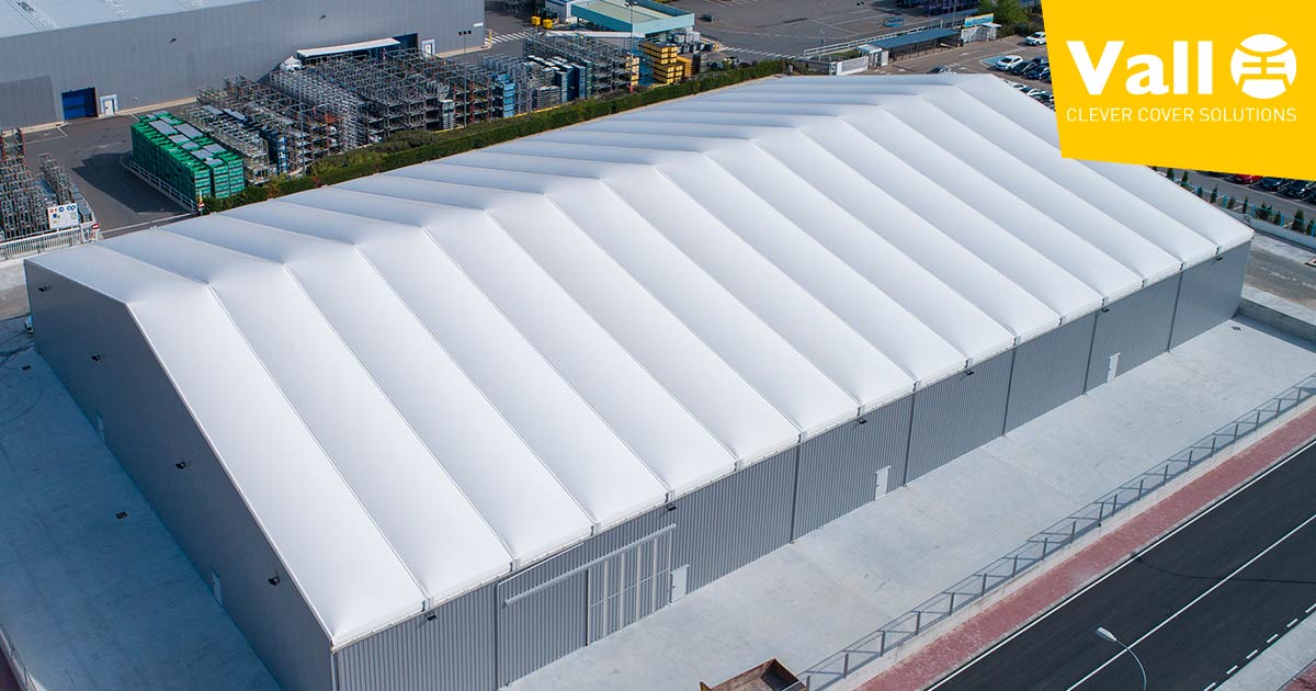 Avantages des bâtiments industriels en kit avec toiture TWS - Naves desmontables y carpas industriales