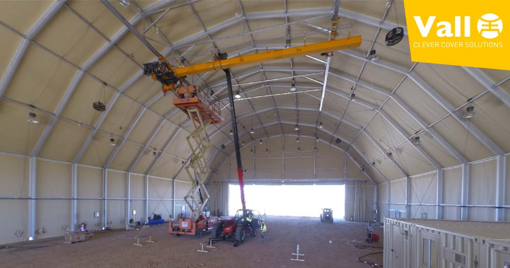 Hangar métallique pour avions vu extérieur - Vall